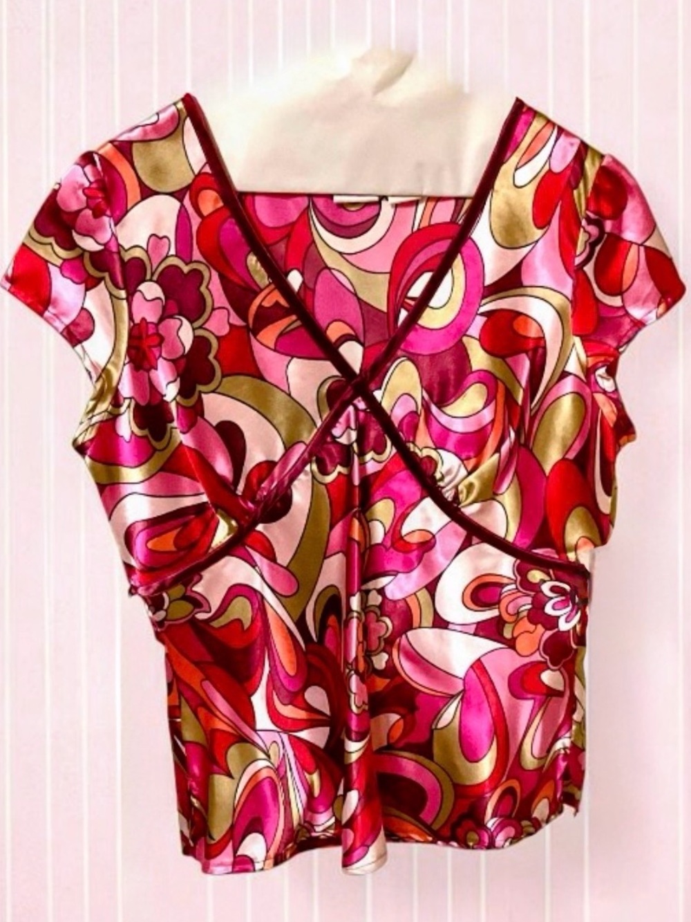 Xhileration Multi color Silky Short Sleeve Top Sz L